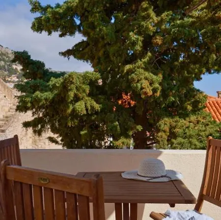 Hedera Estate, Hedera A22