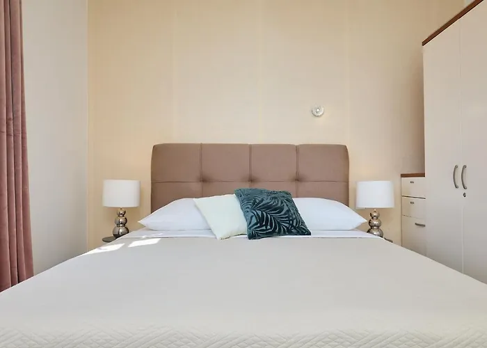 Hedera Estate, Hedera A22 *